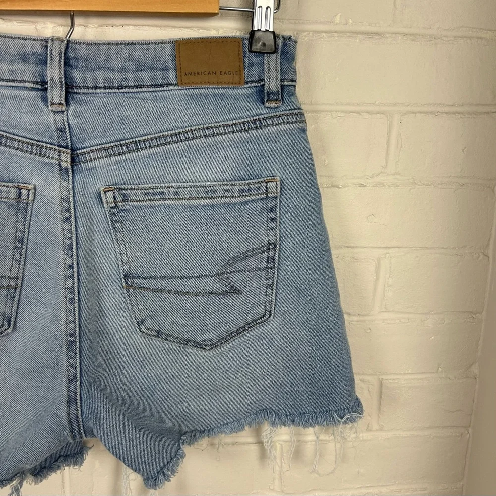 American Eagle Light Wash Mom Jean Shorts Size 2 Long